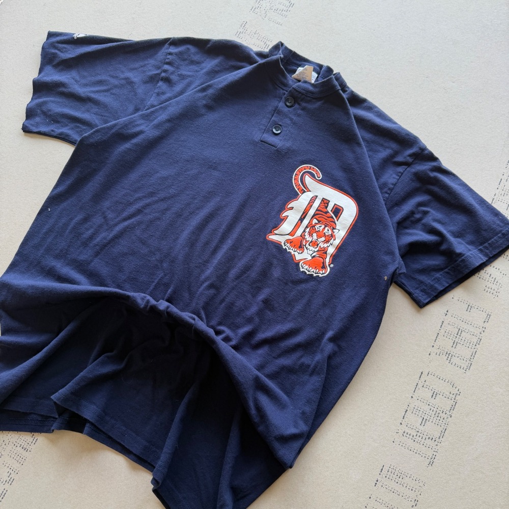 Vintage 90s Majestic Detroit Tigers Henley T-shirt‎